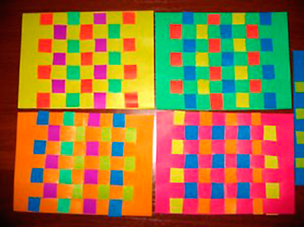 коврик из бумаги 2 класс. салфетка из полосок цветной бумаги. коврик из бумаги 2 класс технология. плетёный коврик миз бумаги. коврик из бумаги плетение.